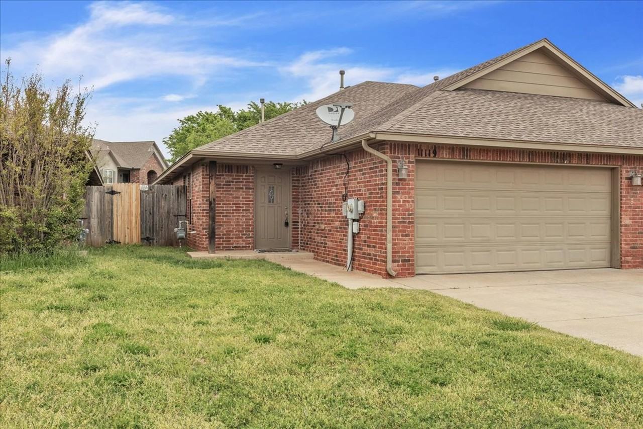 11119 Sw 5th St - Photo 3 of 15