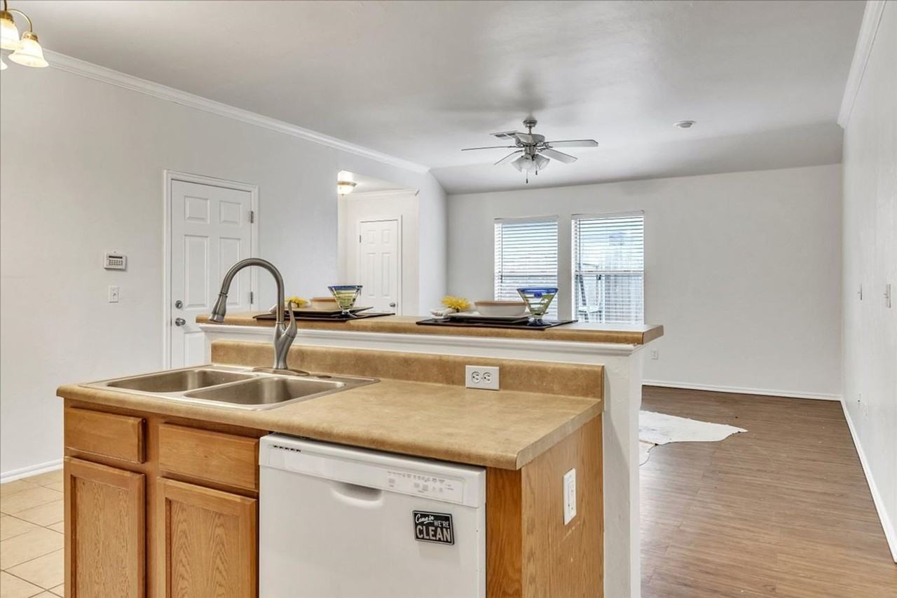 11119 Sw 5th St - Photo 6 of 15