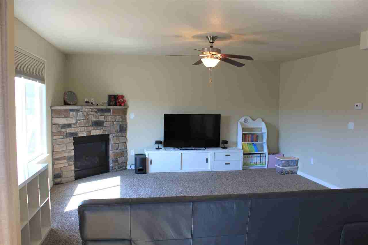 835 Pistol River Way - Photo 3 of 28