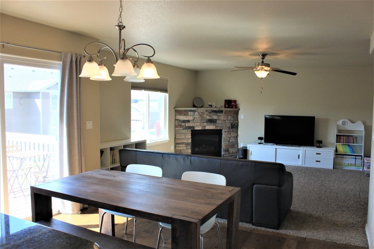 835 Pistol River Way - Photo 4 of 28