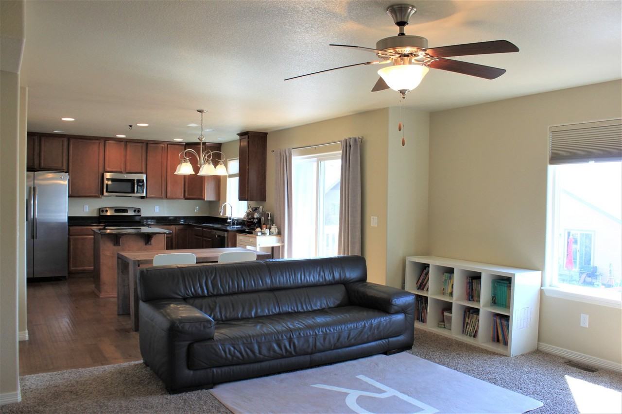 835 Pistol River Way - Photo 5 of 28