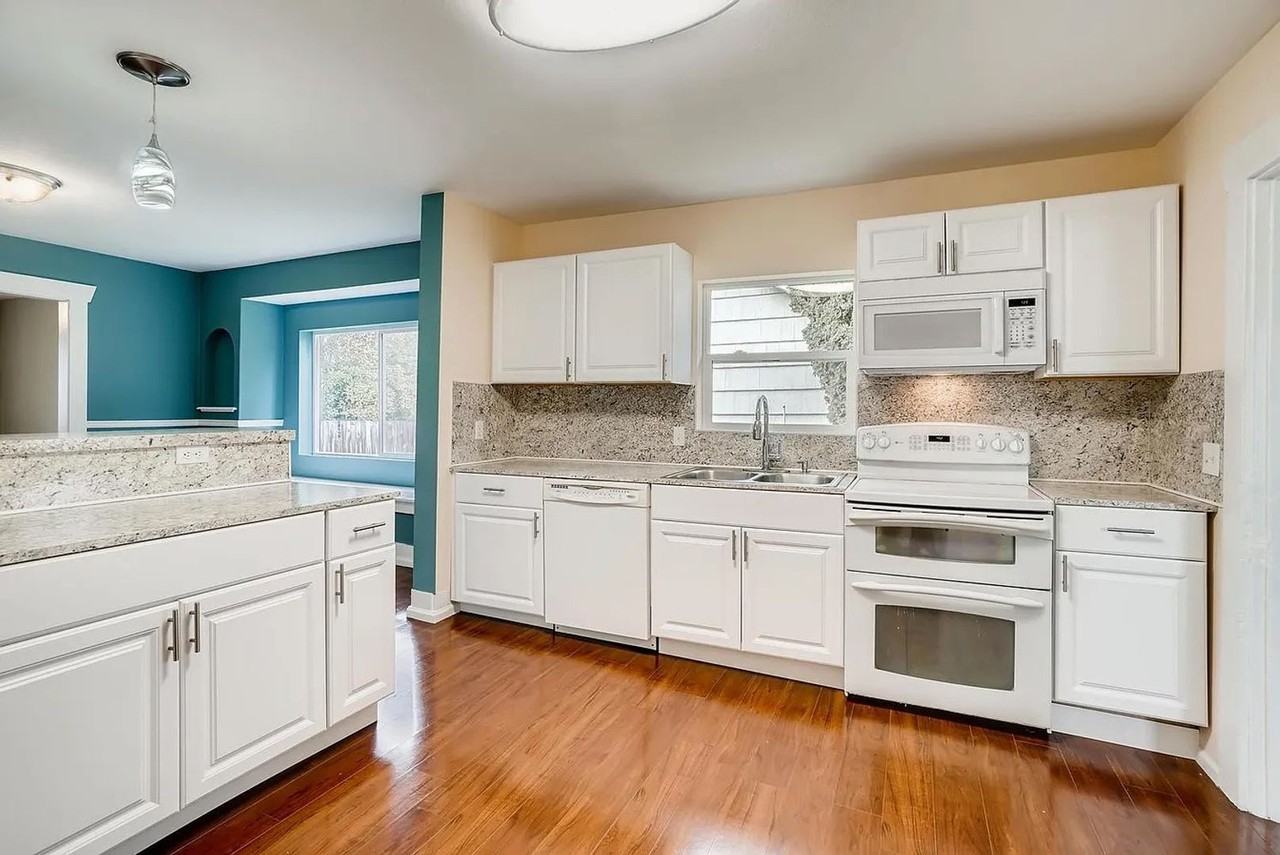 1404 9th St - Photo 4 of 25