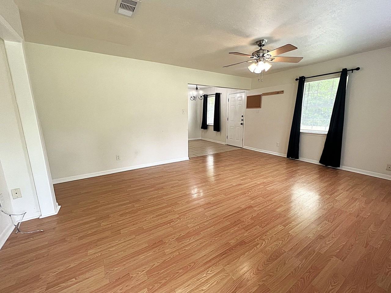 560 Beverly Dr - Photo 3 of 26