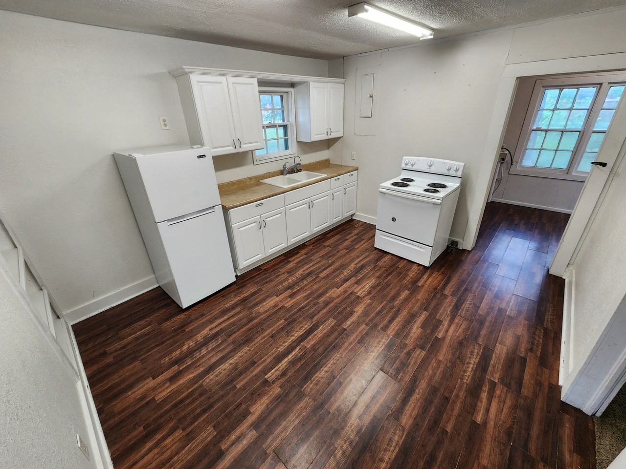 426 W 5th St #1 - Photo 3 of 12