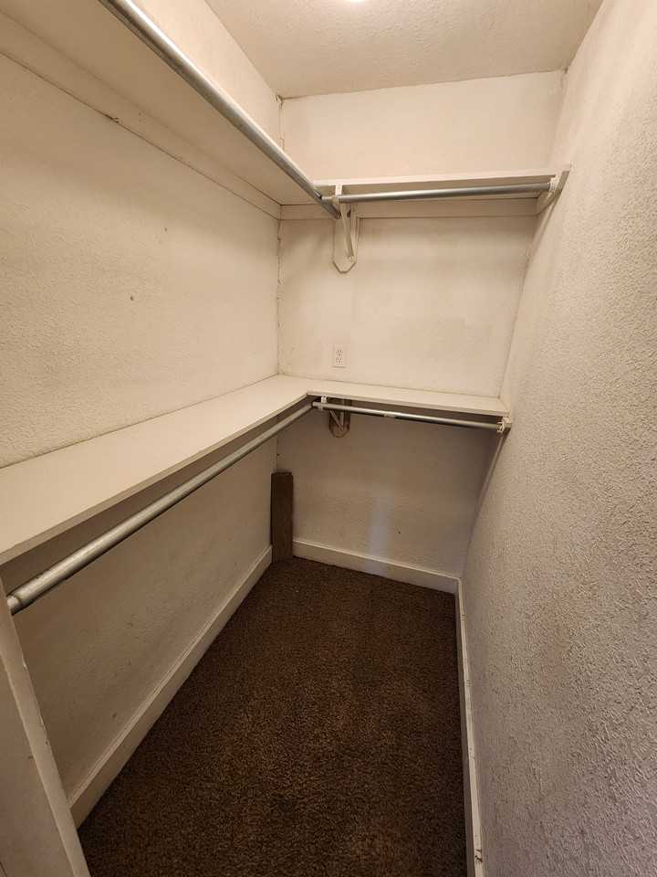 426 W 5th St #1 - Photo 5 of 12