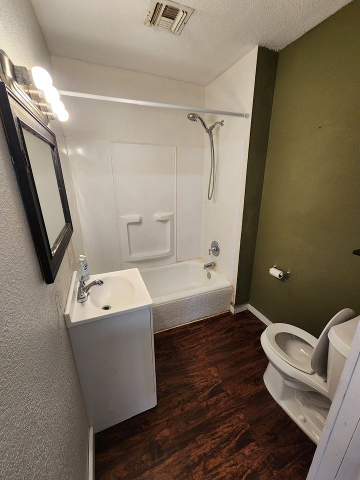 426 W 5th St #1 - Photo 6 of 12