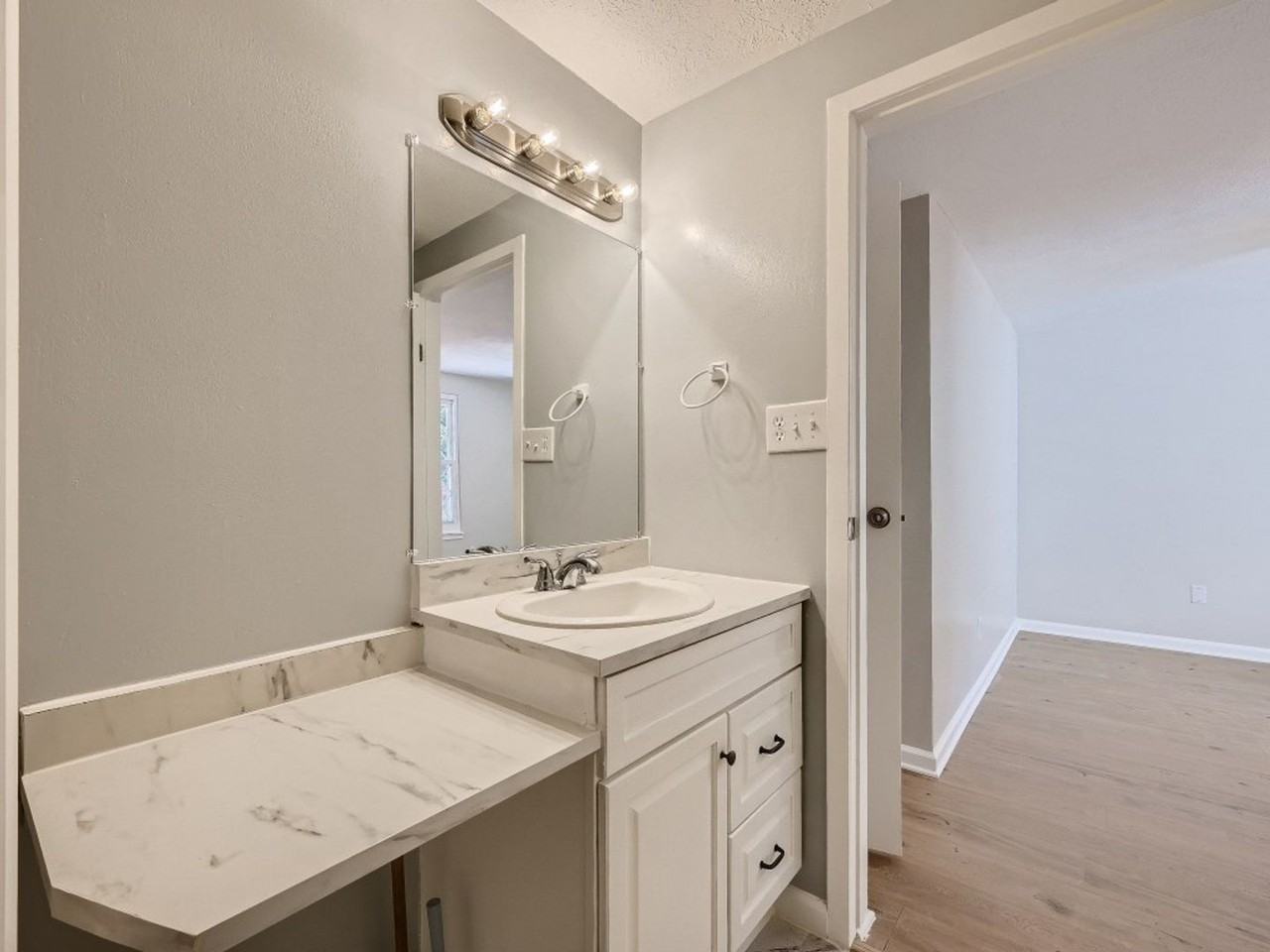 6 Heathrow Manor Ct - Photo 4 of 29