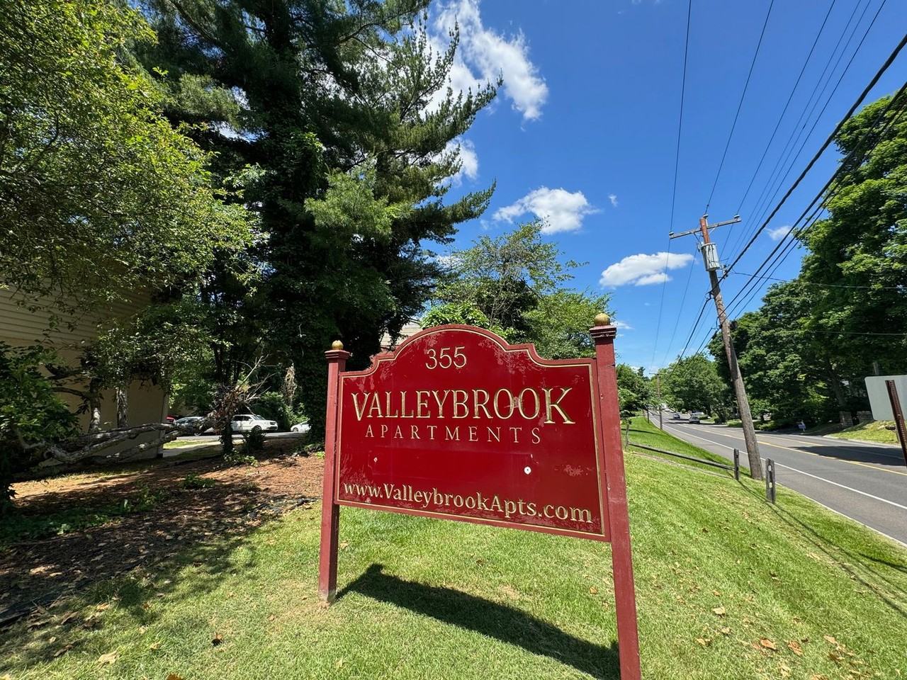 355 Forest Ave - Photo 2 of 4