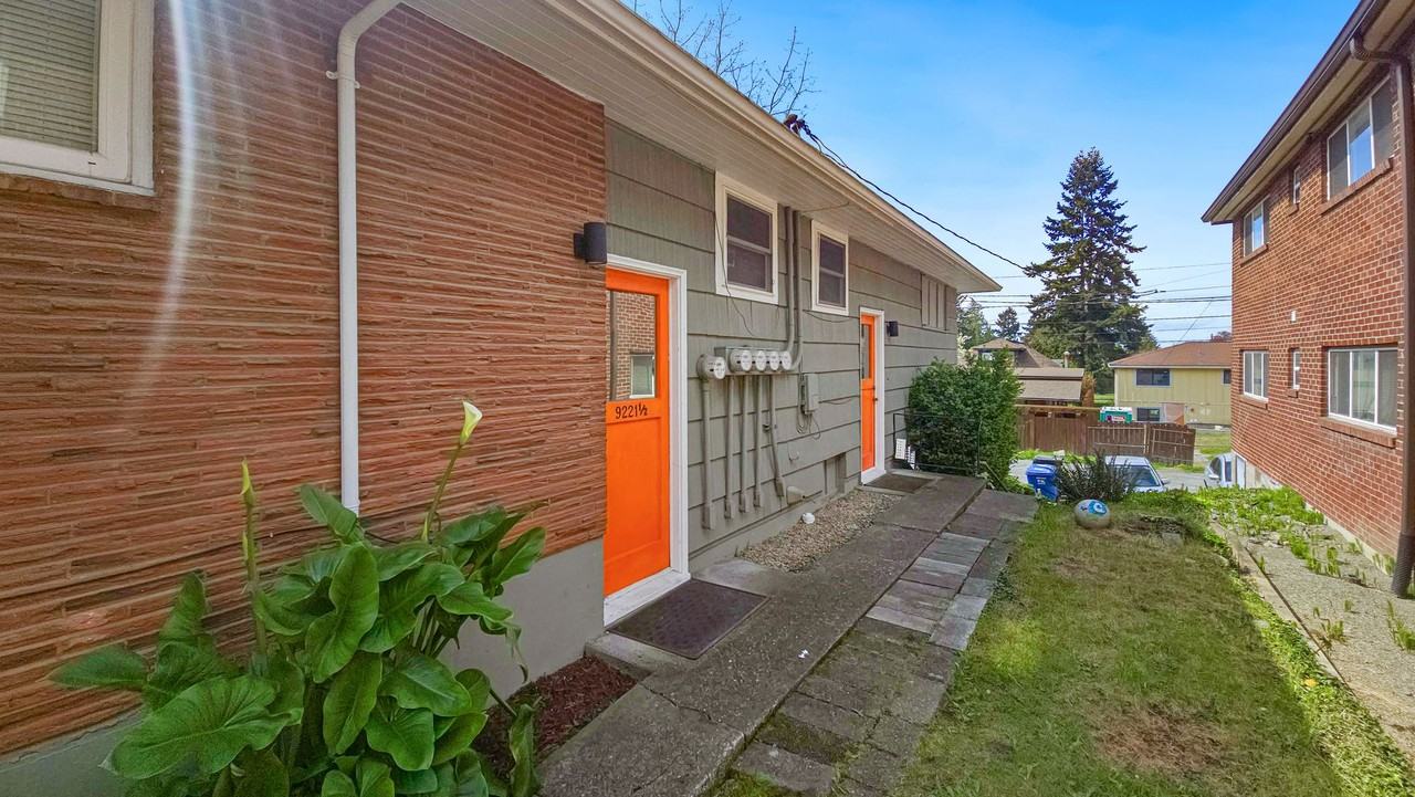 9221 35th Ave Sw - Photo 2 of 8