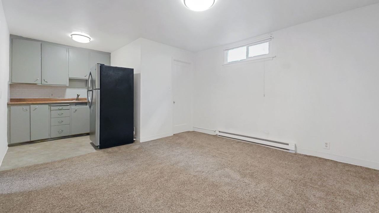 9221 35th Ave Sw - Photo 3 of 8