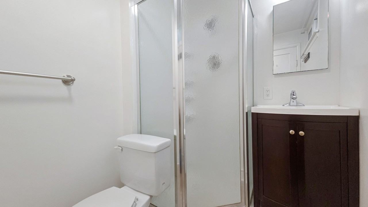 9221 35th Ave Sw - Photo 6 of 8