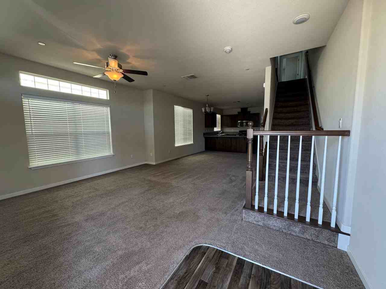 120 Ivy St - Photo 3 of 6