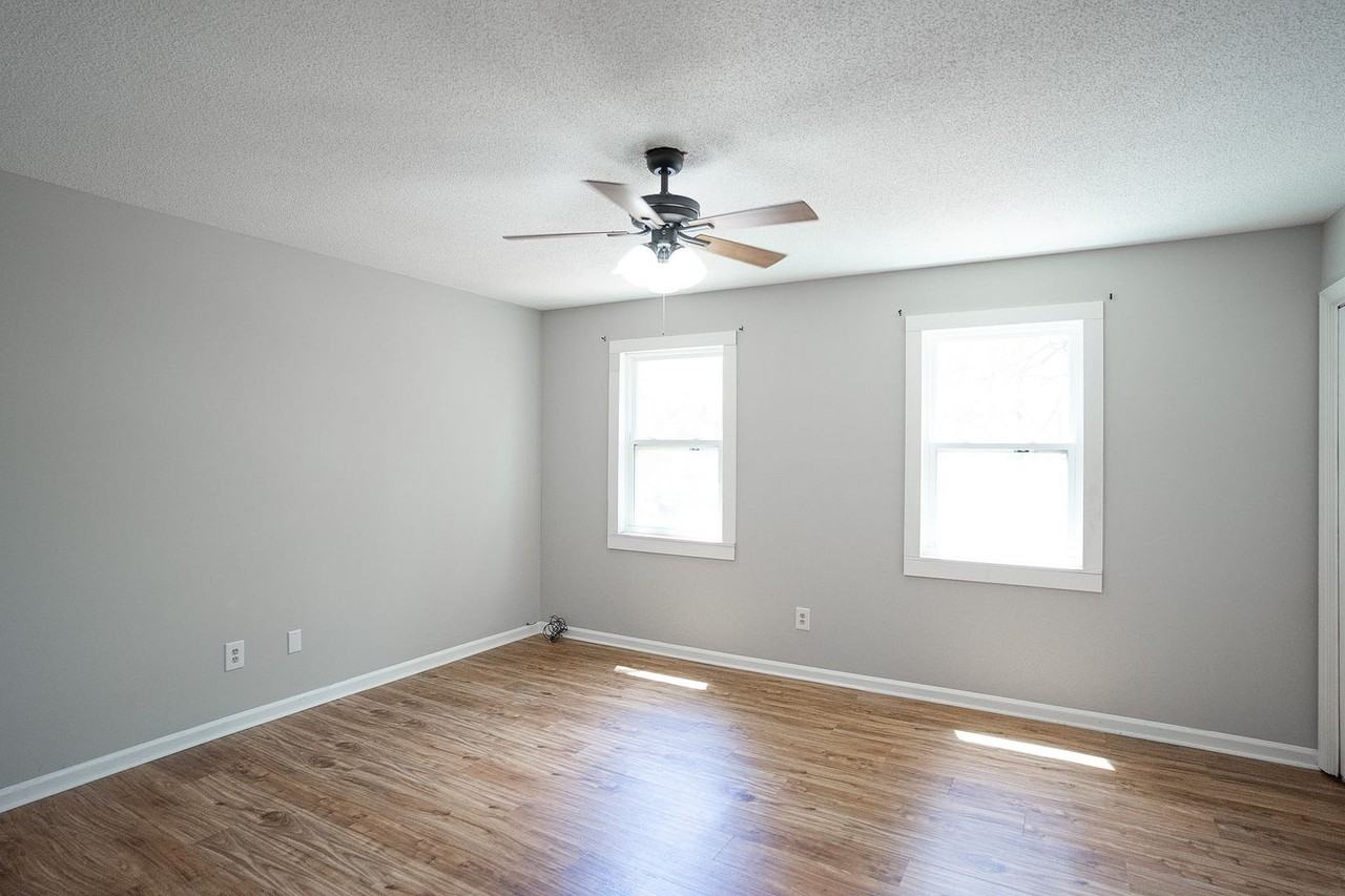 2398 Winston Way - Photo 5 of 23