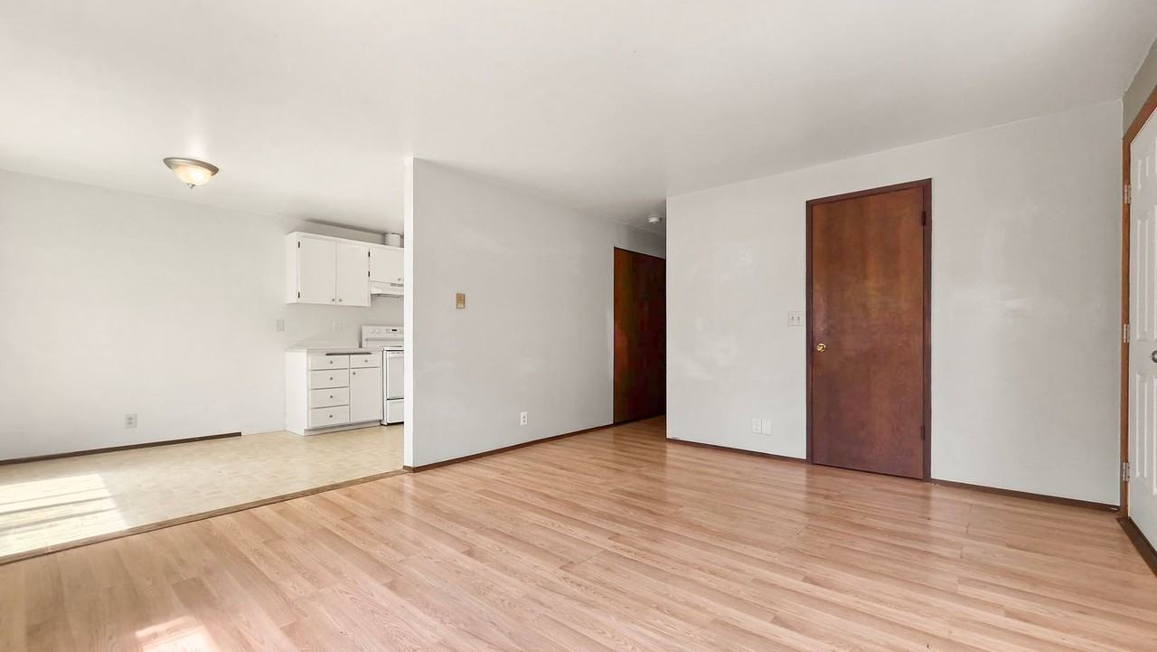 270 Rainier Blvd N - Photo 7 of 16