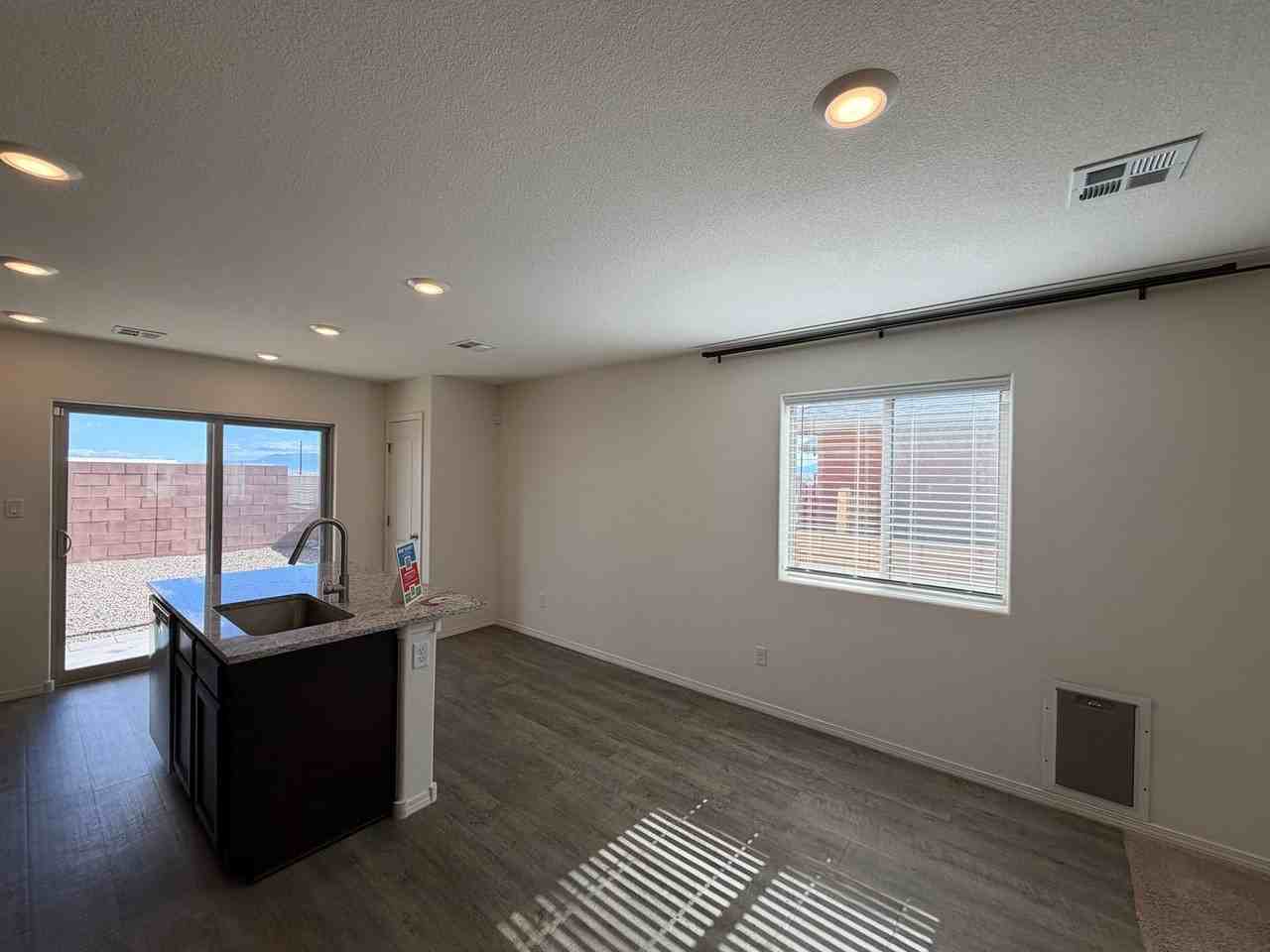 3820 Hernandez St Sw - Photo 7 of 28