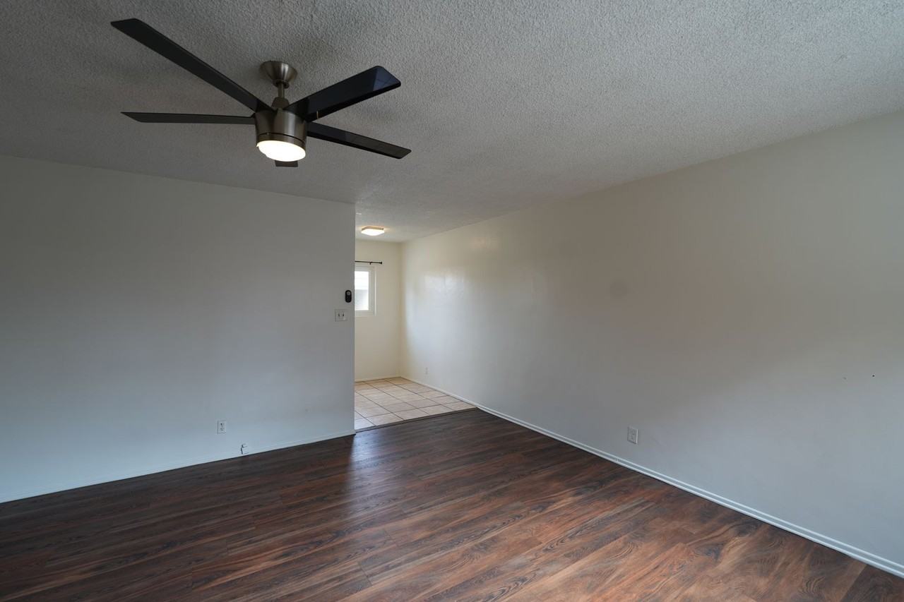 11915 Manor Dr - Photo 3 of 19