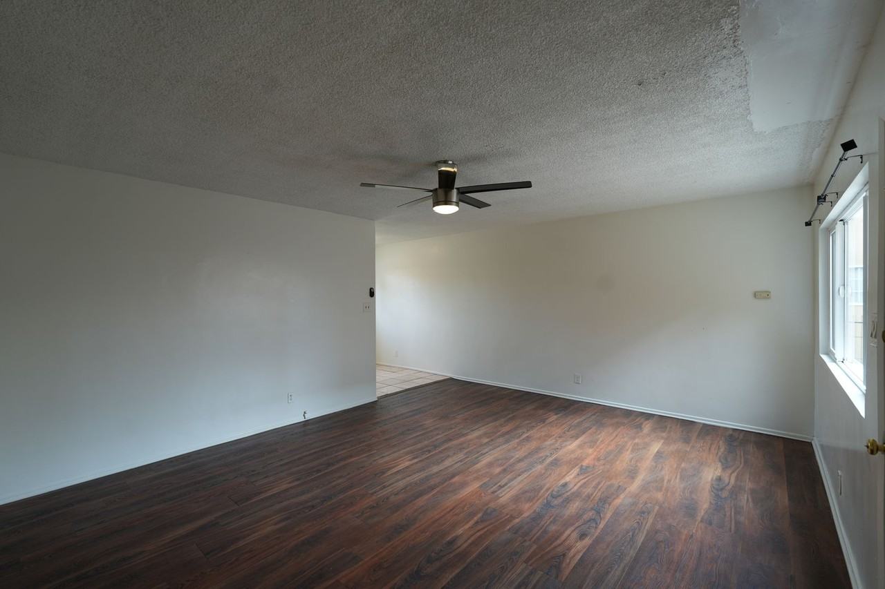 11915 Manor Dr - Photo 4 of 19