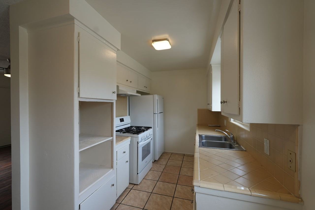 11915 Manor Dr - Photo 6 of 19