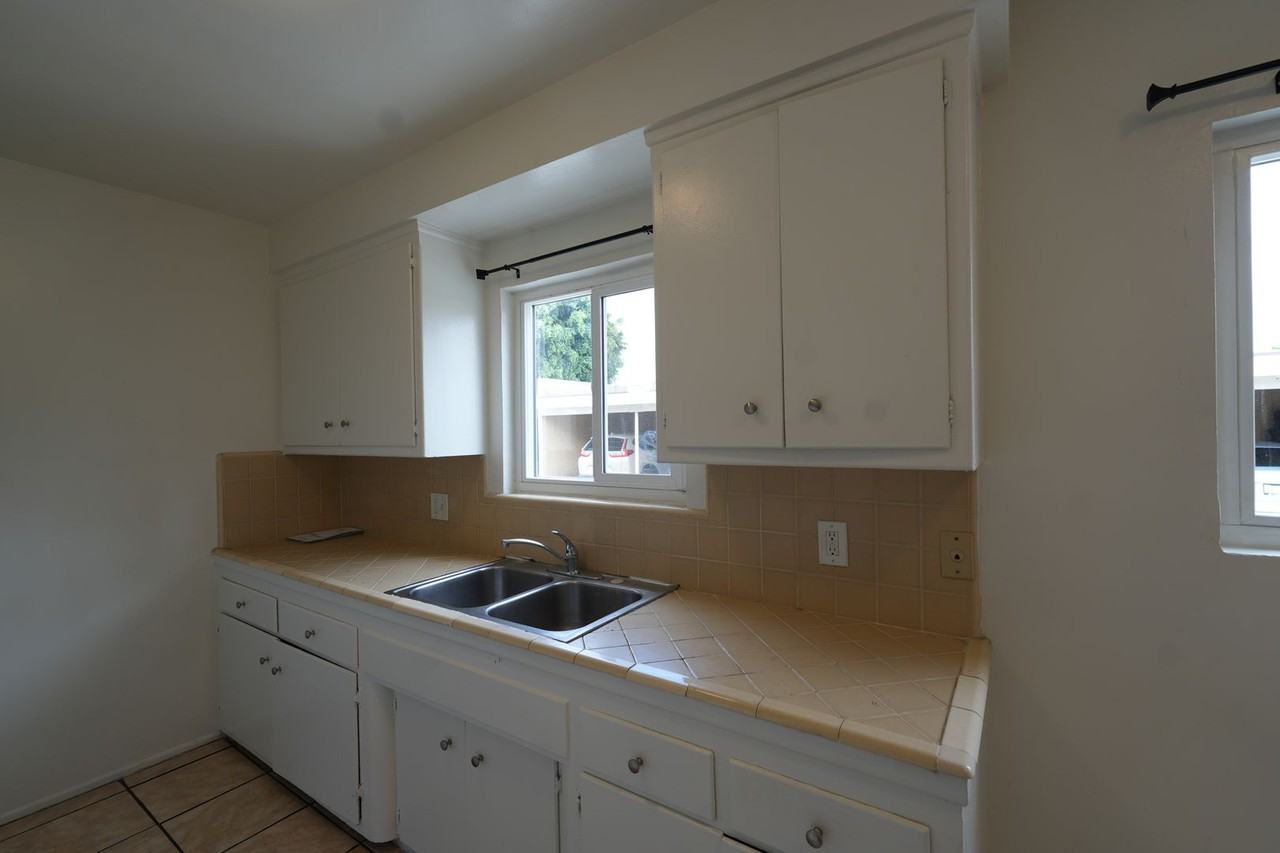 11915 Manor Dr - Photo 7 of 19