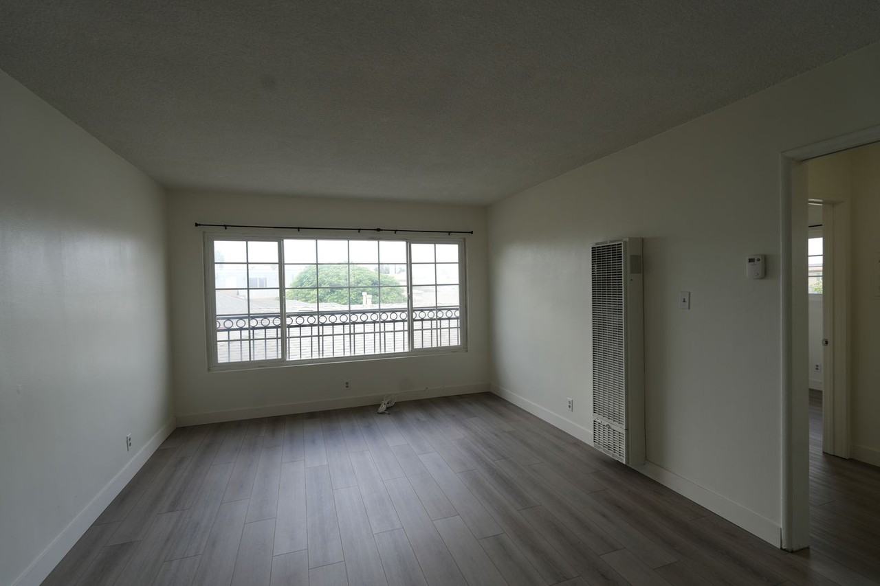 1621 W 226th St - Photo 2 of 14