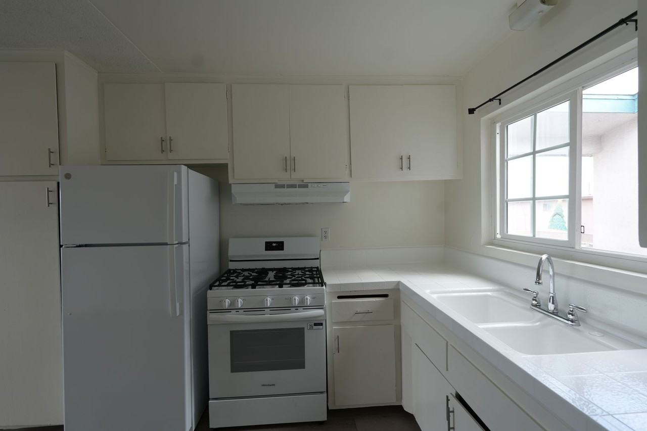 1621 W 226th St - Photo 3 of 14