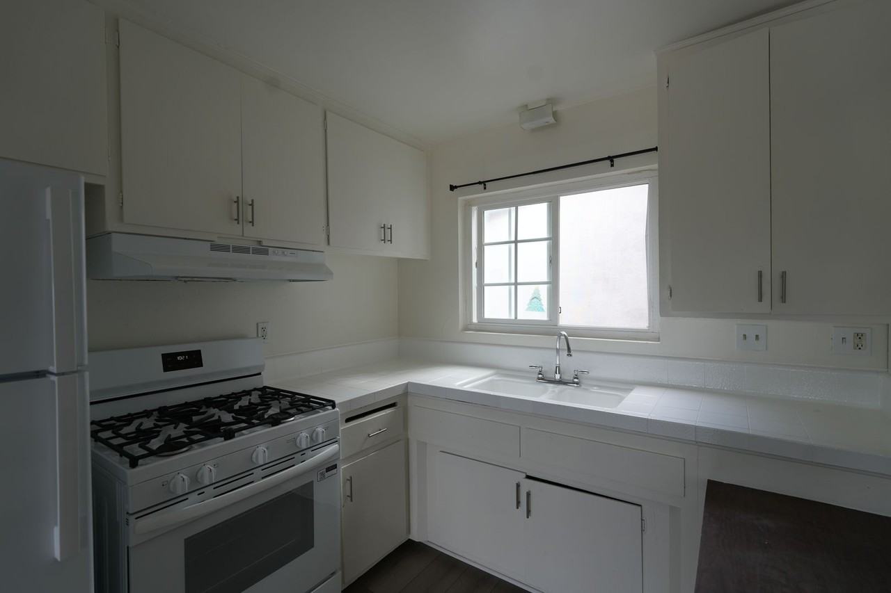 1621 W 226th St - Photo 4 of 14