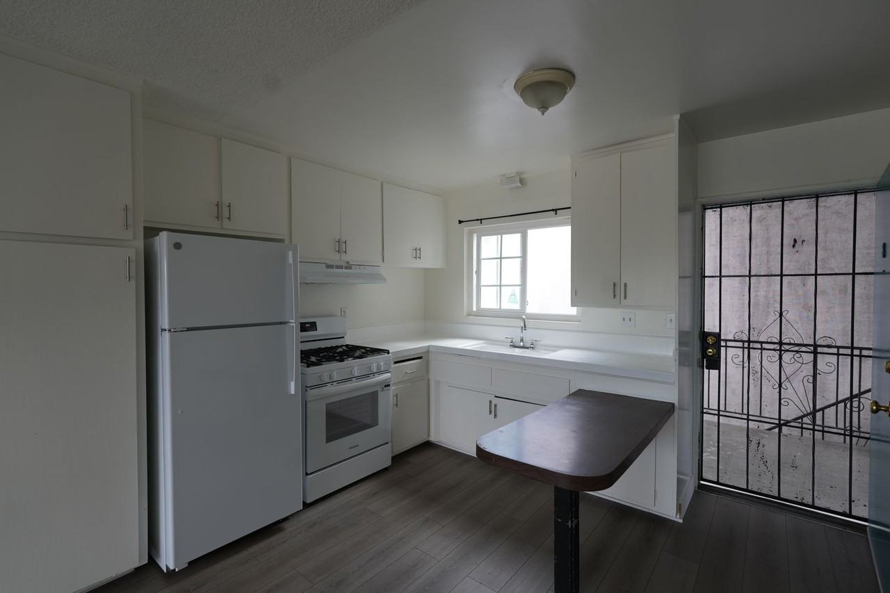 1621 W 226th St - Photo 5 of 14