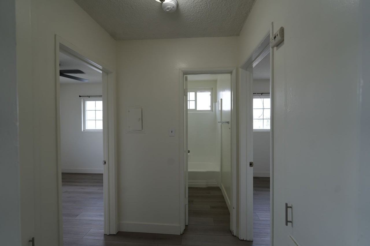 1621 W 226th St - Photo 6 of 14