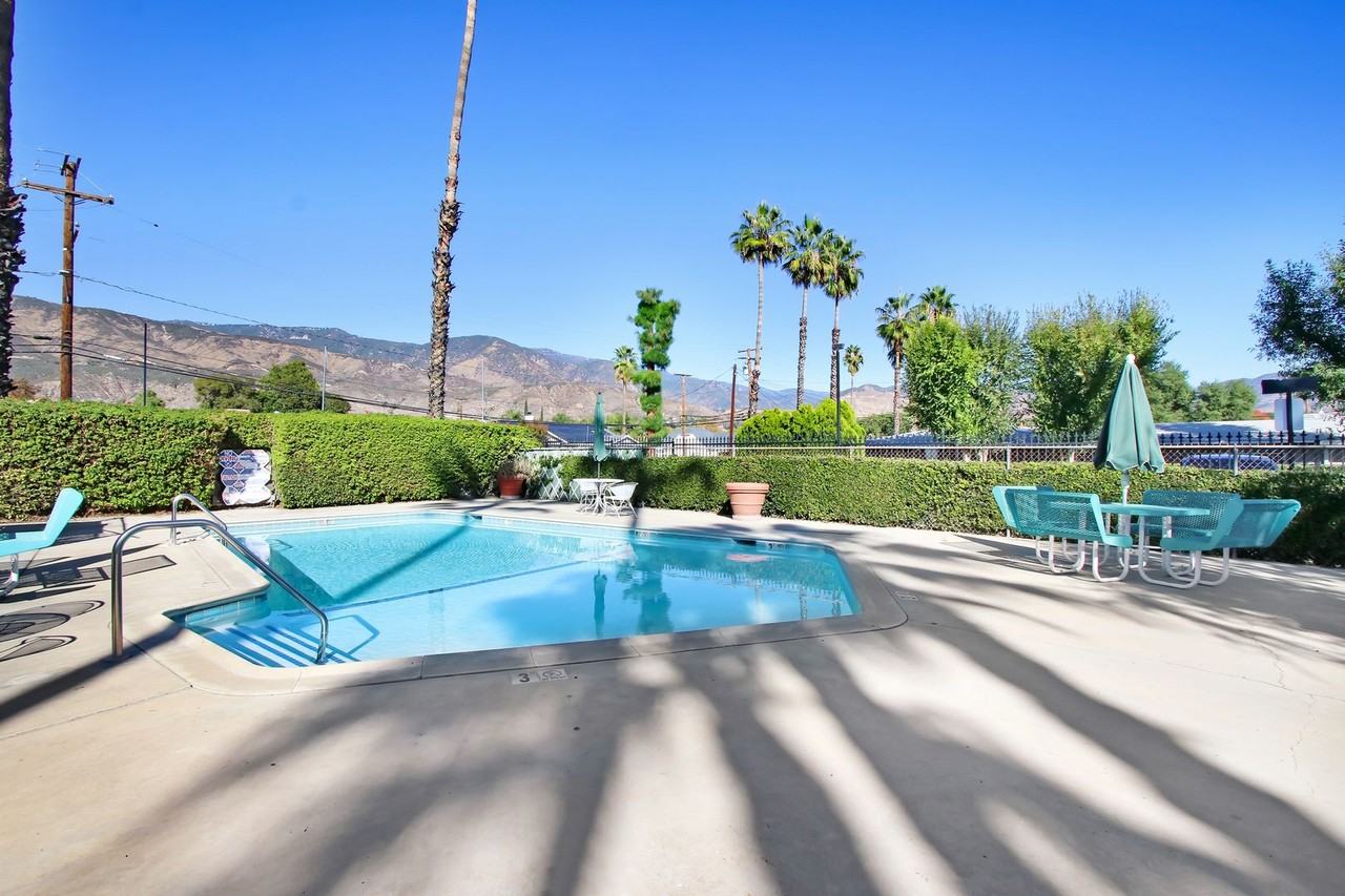 355 W 41st St - Photo 3 of 17