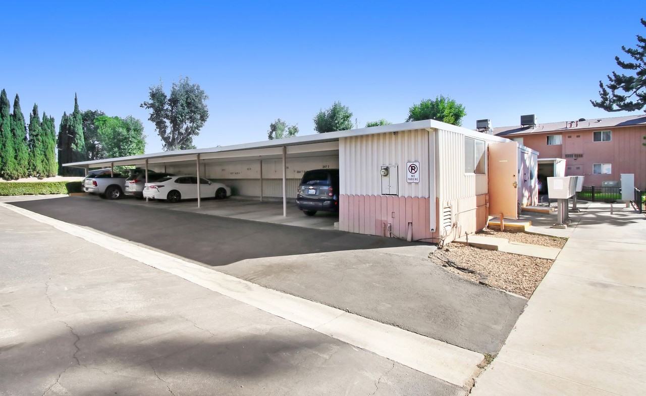 355 W 41st St - Photo 7 of 17