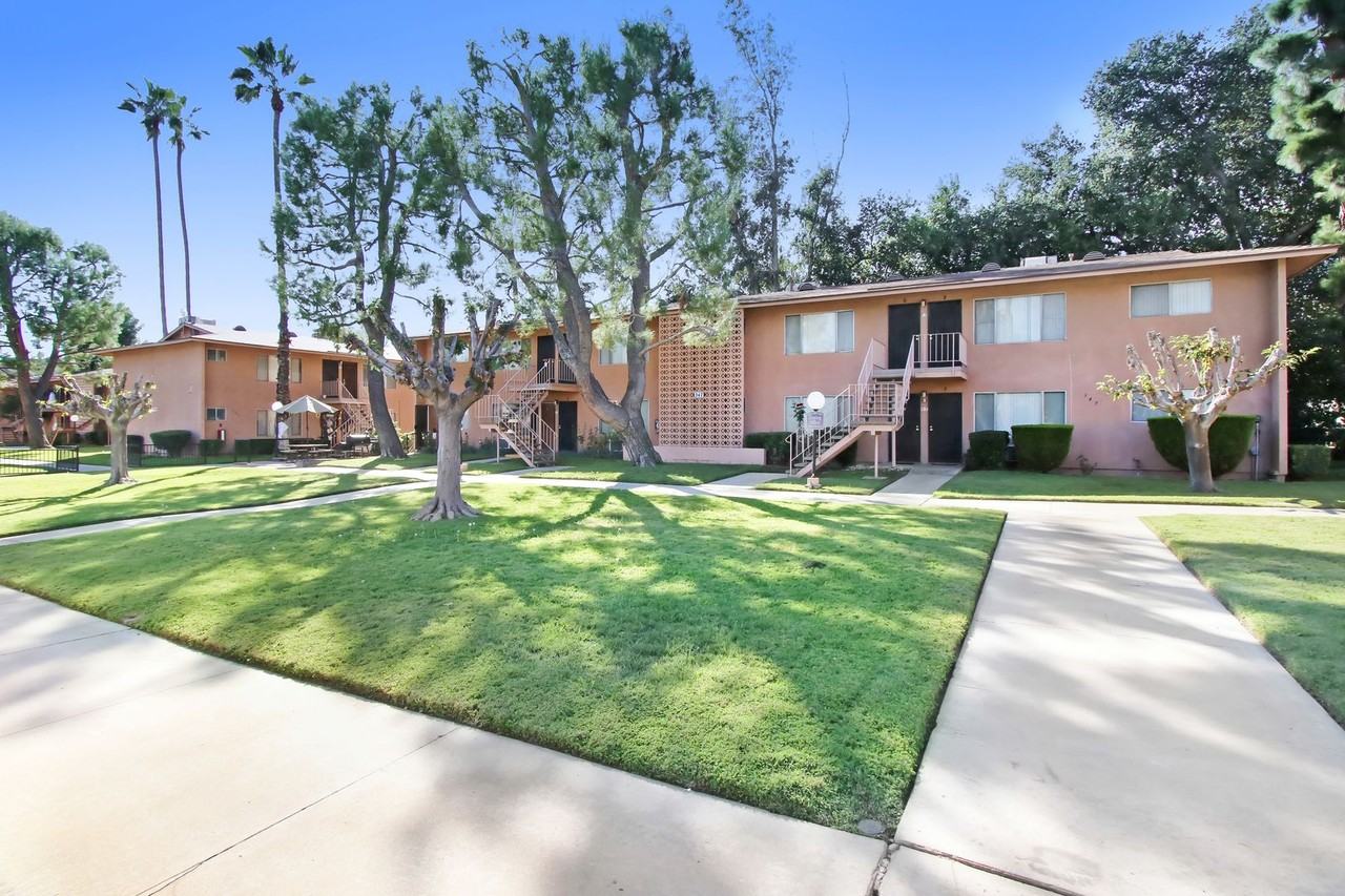 365 W 41st St - Photo 7 of 17