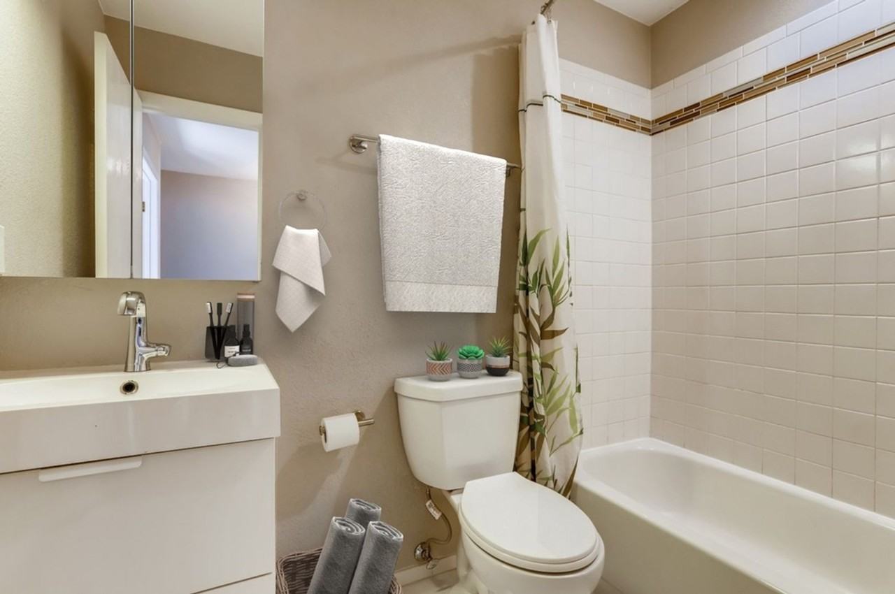 1327 Pine St #3 - Photo 7 of 15