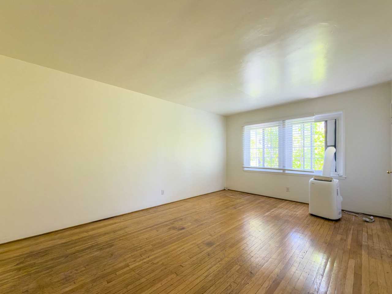 11926 Magnolia Blvd - Photo 2 of 12