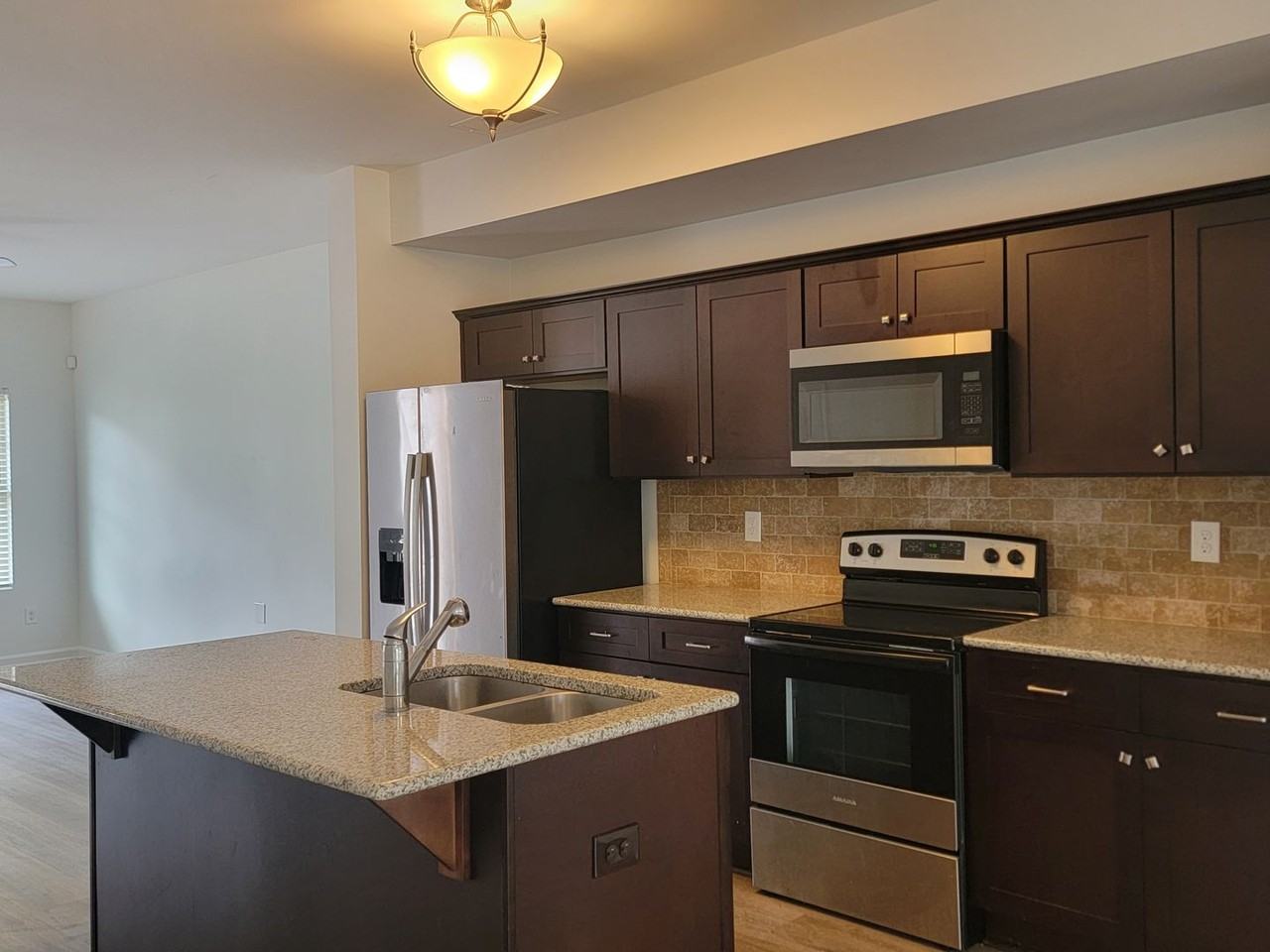 1576 Iris Walk - Photo 5 of 14