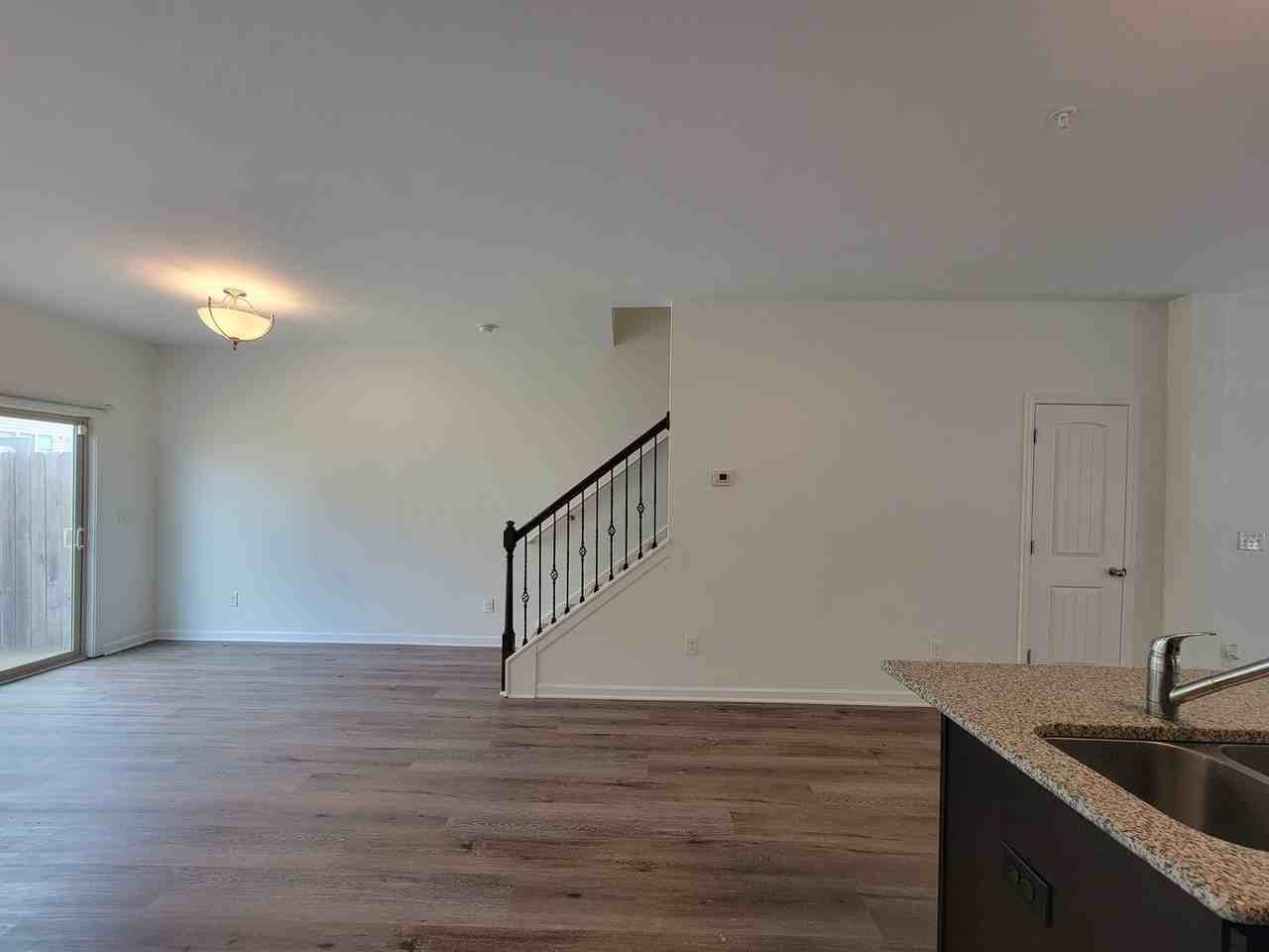 1576 Iris Walk - Photo 6 of 14