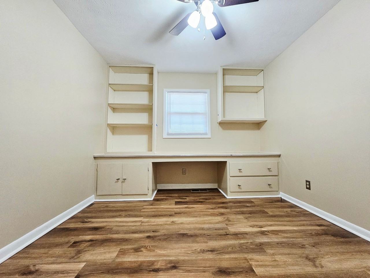 7526 Bridgeman Dr - Photo 7 of 15