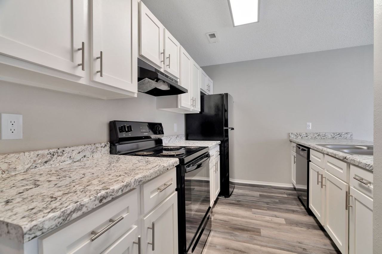 1402 N Boxley Ave - Photo 3 of 17