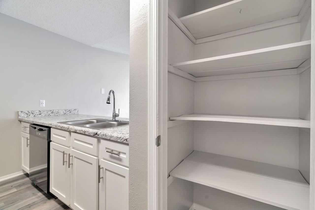 1402 N Boxley Ave - Photo 5 of 17