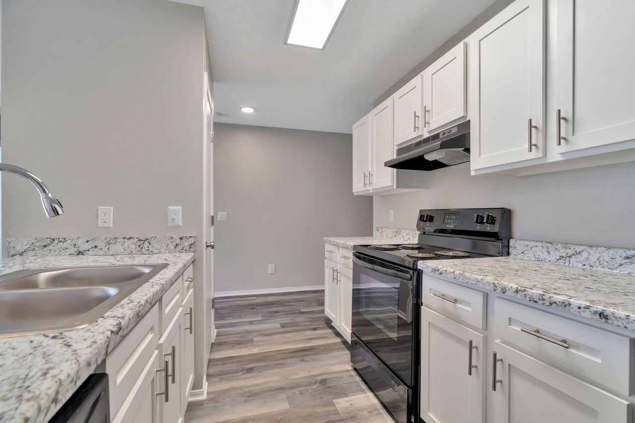 1402 N Boxley Ave - Photo 6 of 17