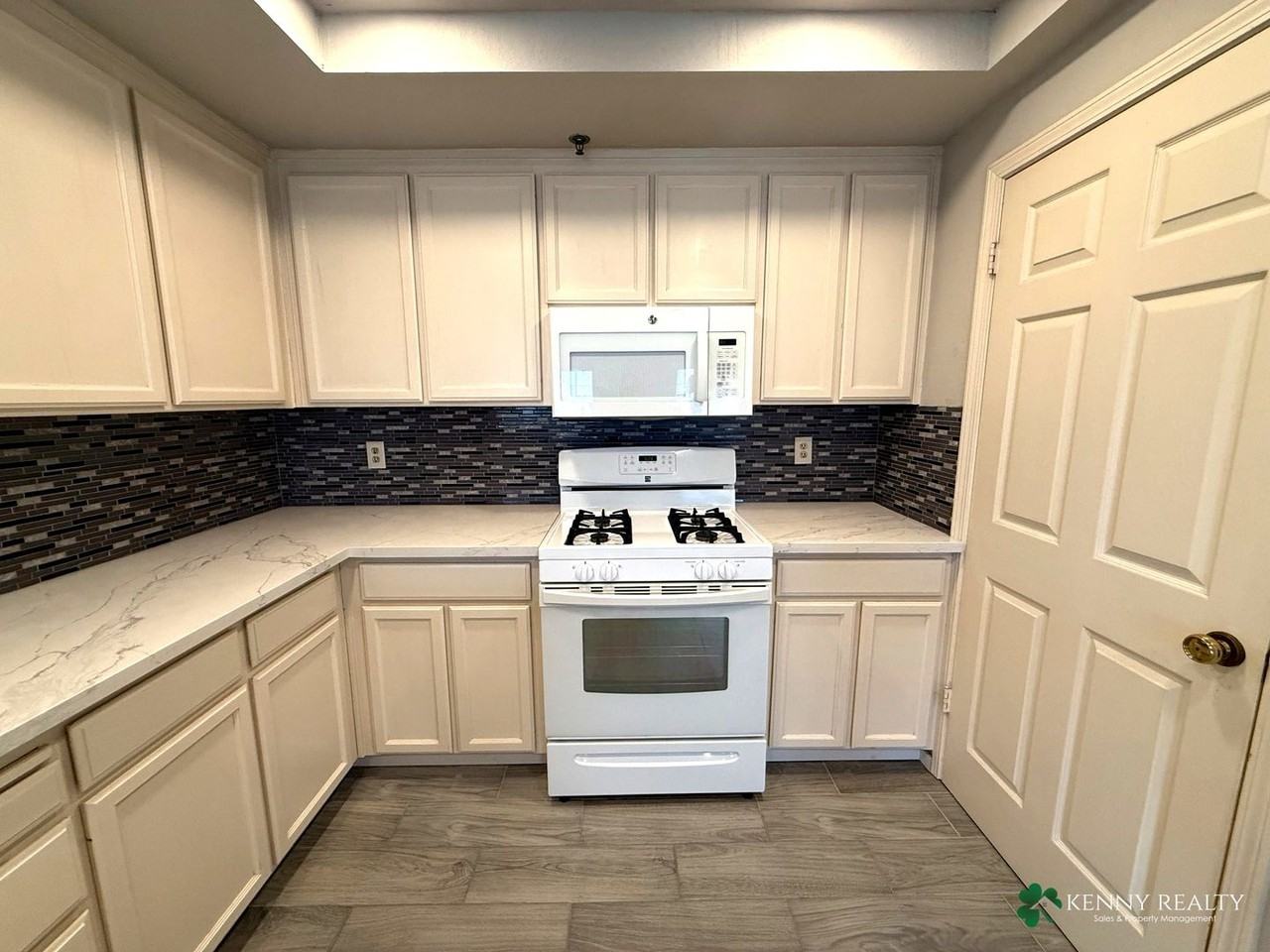 1316 Danberry Ln - Photo 6 of 27