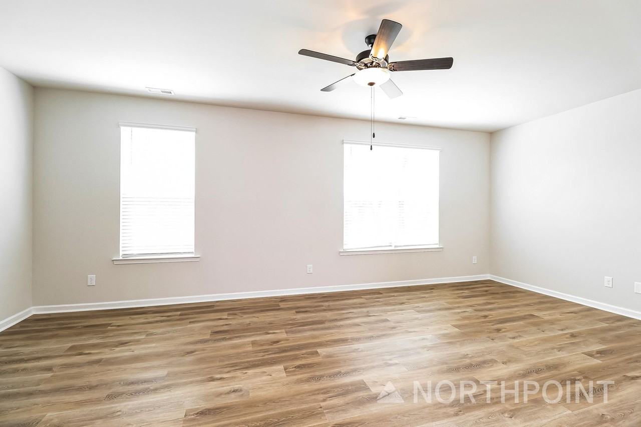 4933 Fitzgerald Ave - Photo 2 of 15