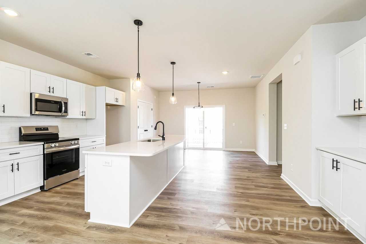 4933 Fitzgerald Ave - Photo 6 of 15