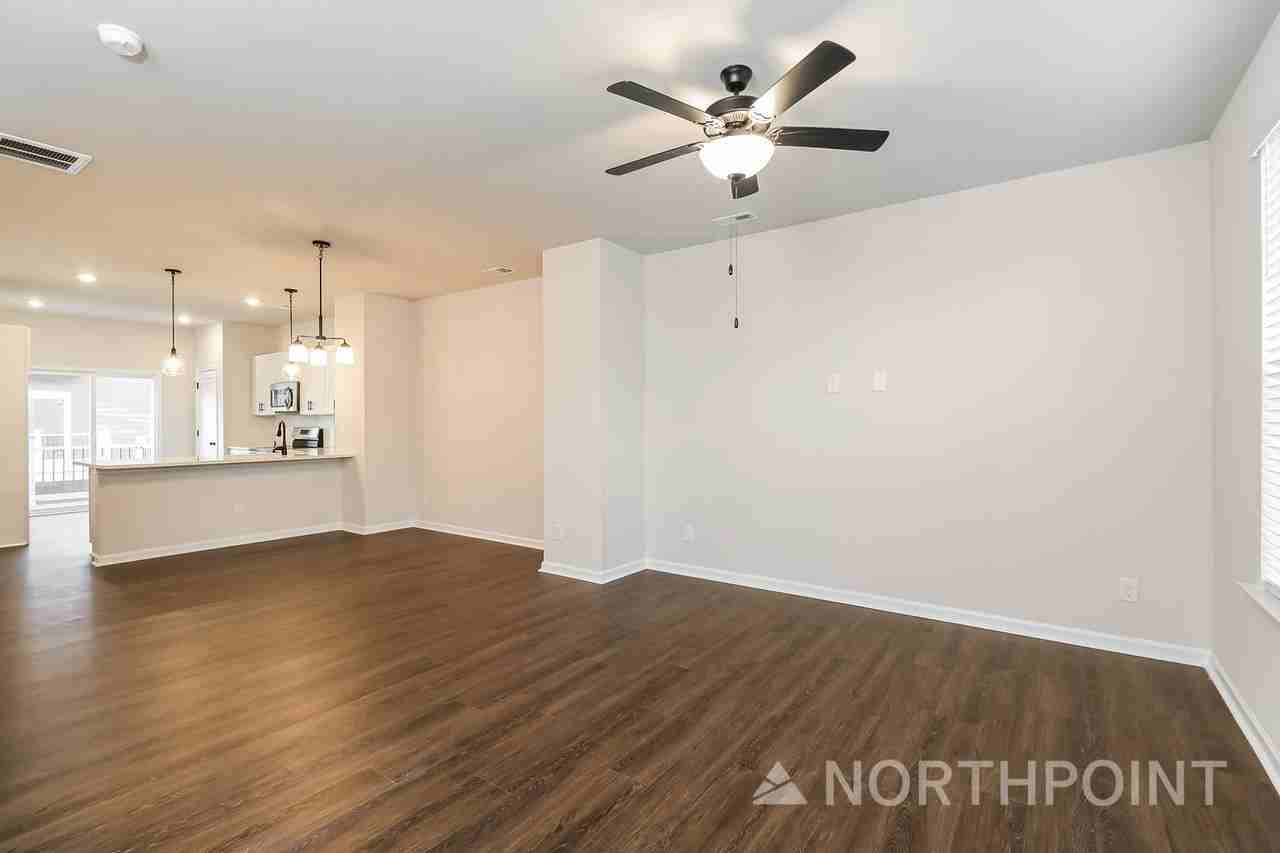 6049 King Richard Ct - Photo 3 of 15