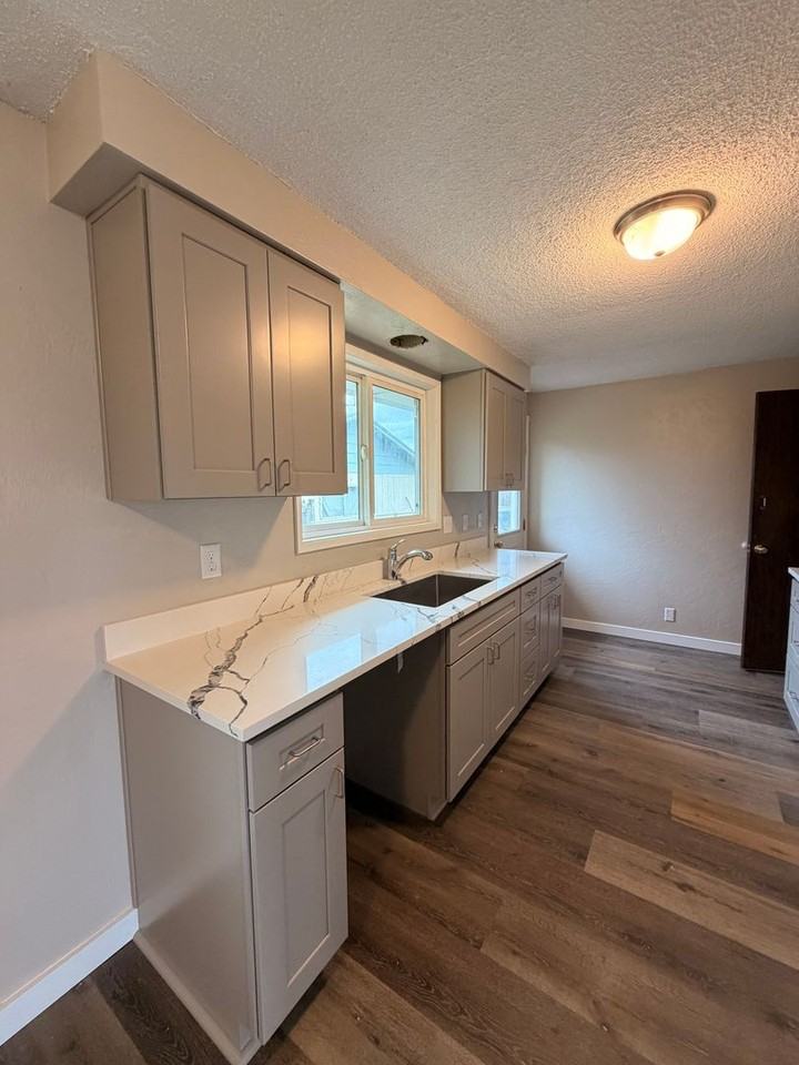 628 S 38th St - Photo 3 of 12