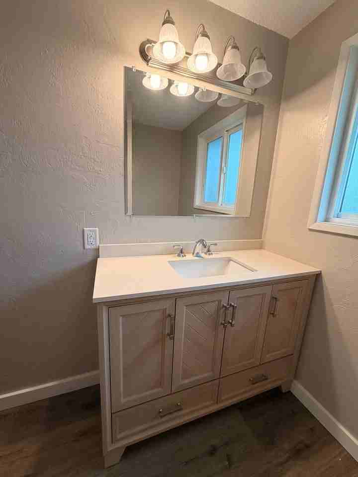 628 S 38th St - Photo 5 of 12