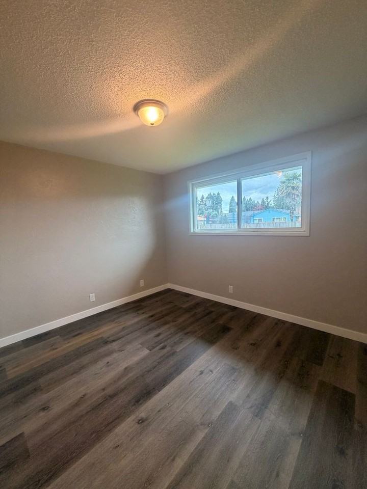 628 S 38th St - Photo 7 of 12