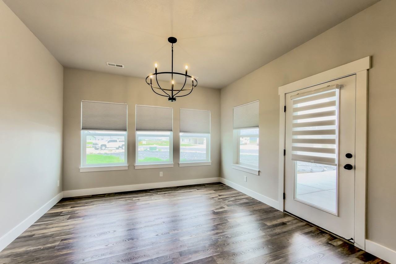 382 S 4350 W - Photo 5 of 16