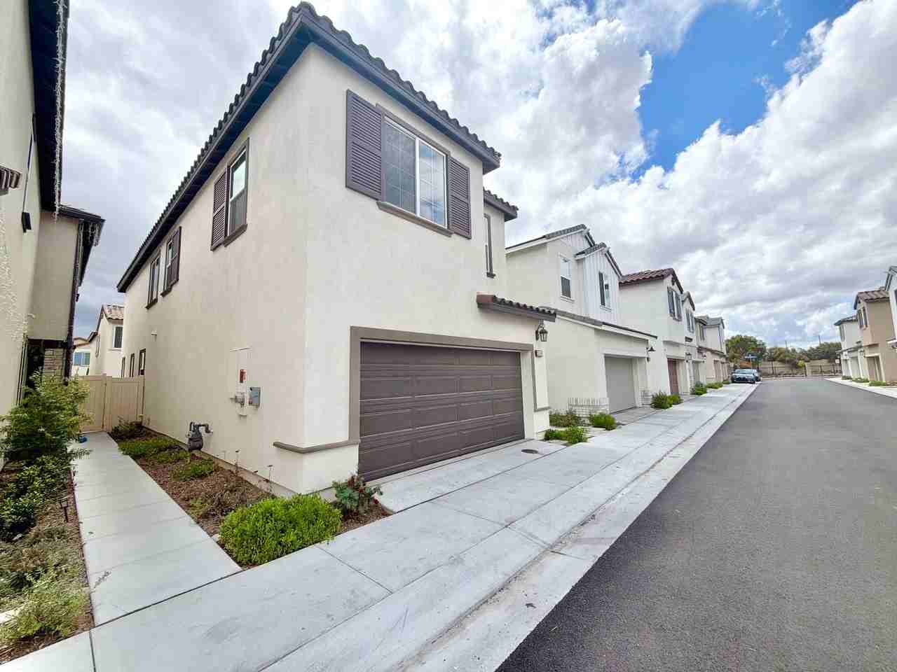 25161 Harmony Ave - Photo 2 of 41