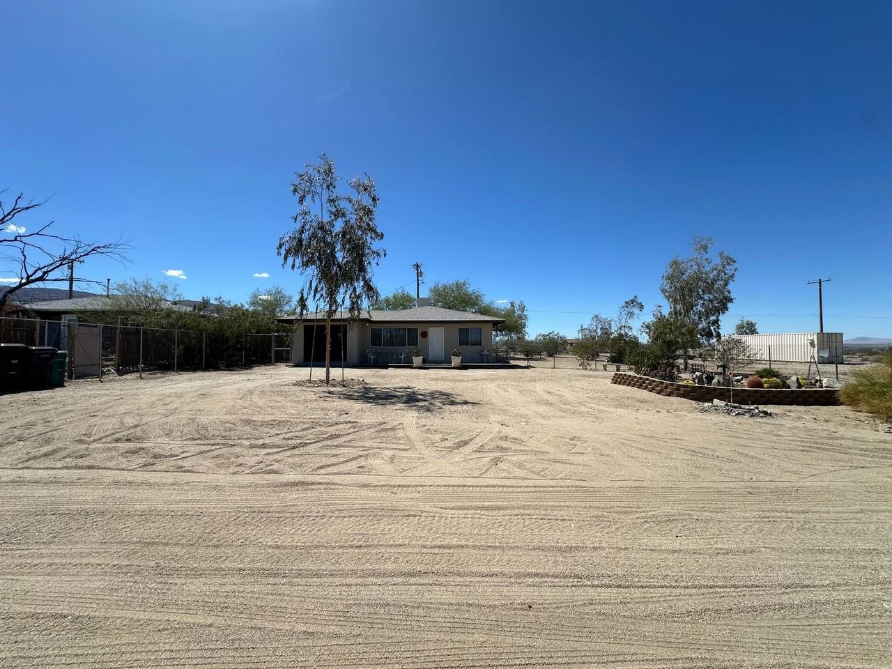 7054 Broad Ave - Photo 2 of 22