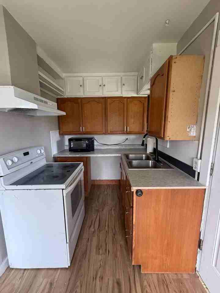 1700 Locust St - Photo 2 of 8